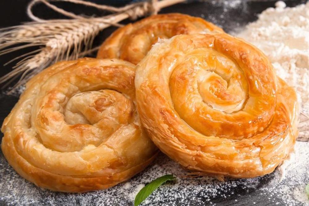 SARAJEVSKI ZVRK Hrskavi burek sa mesom ili sirom po starom bosanskom